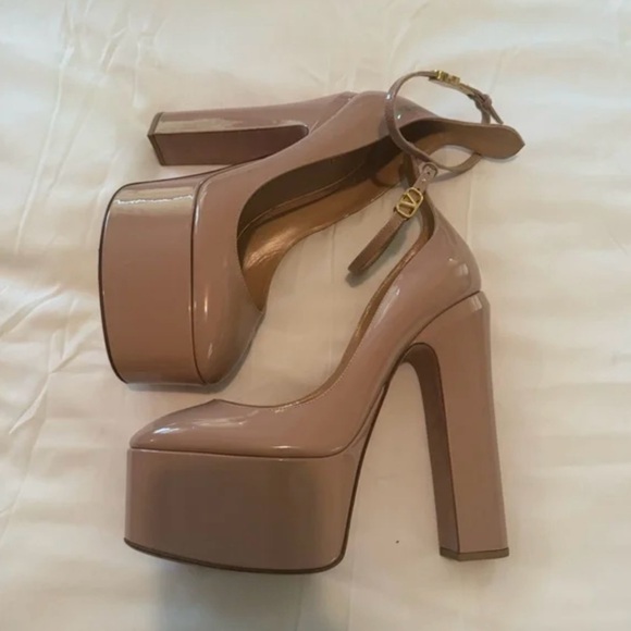 Valentino Garavani Tan-go Platform Pumps In Patent Leather - Picture 2 of 4